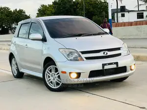 Toyota IST 2006 Silver