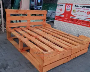 Kitanda Kizuri Sana Cha Pallett Bed