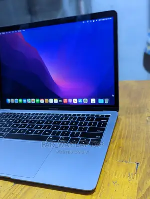New Laptop Apple MacBook Pro 2015 8GB Intel Core I7 SSD 256GB