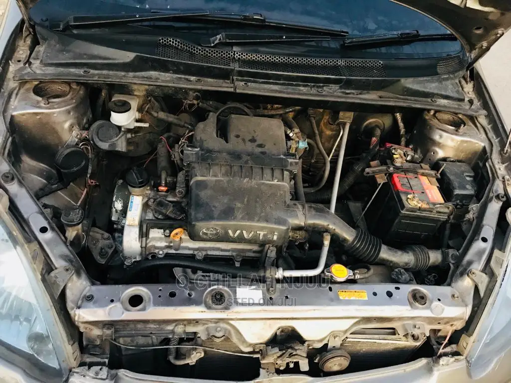 Toyota Vitz 2002 Silver