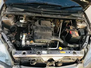 Toyota Vitz 2002 Silver