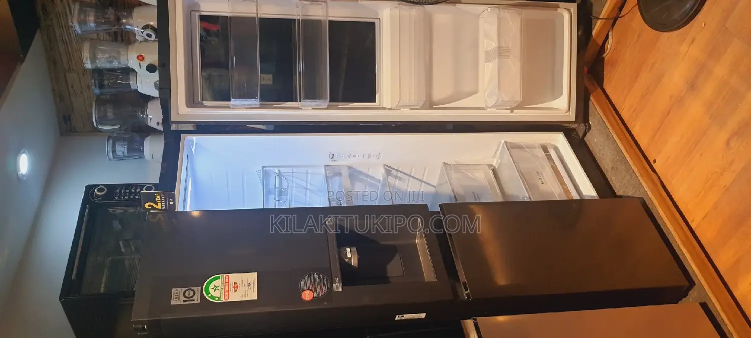 LG Smart Inverter Refrigerator-Freezer 635L