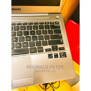 Laptop Samsung NP530U3C 8GB Intel Core I3 HDD 500GB