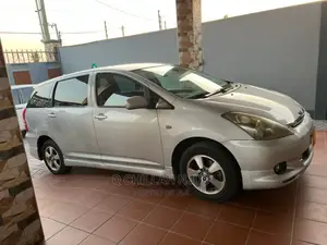 Photo - Toyota Wish 2006 Silver