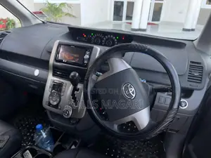 Toyota Noah 2012 Silver