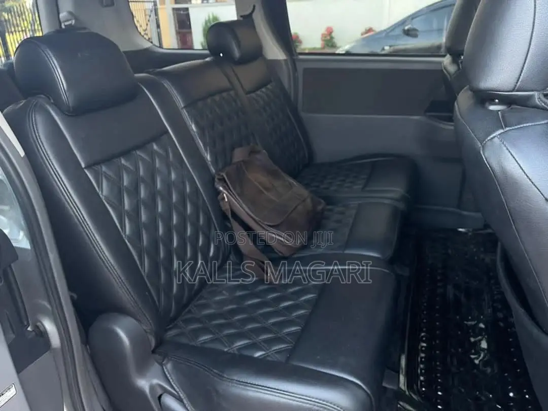 Toyota Noah 2012 Silver