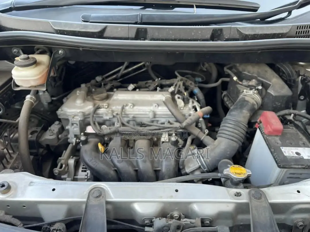 Toyota Noah 2012 Silver