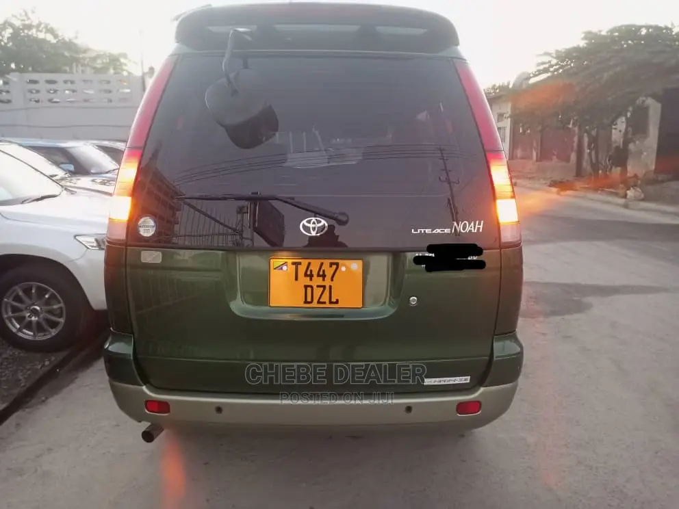 Toyota Noah 2.0 AWD (8 Seater) 2001 Green