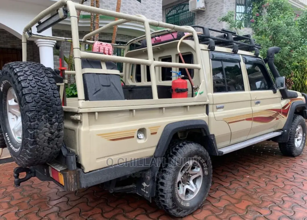 Toyota Land Cruiser 2014 Silver