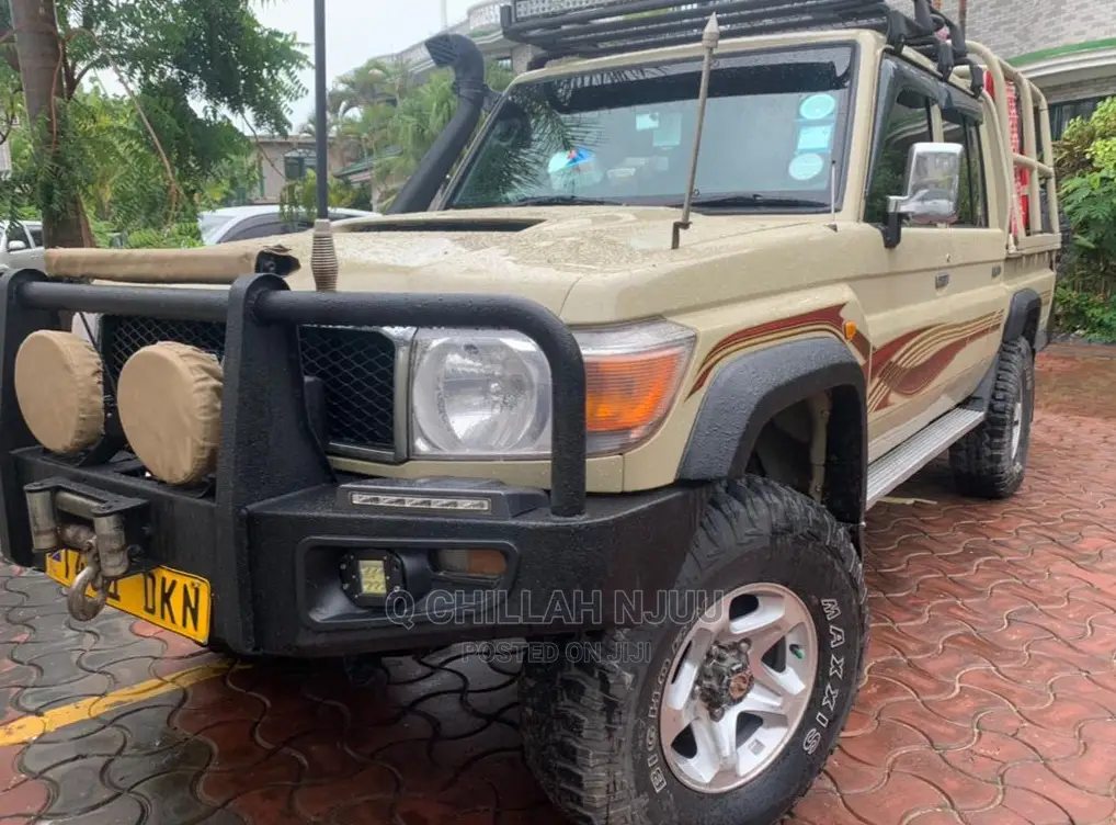 Toyota Land Cruiser 2014 Silver