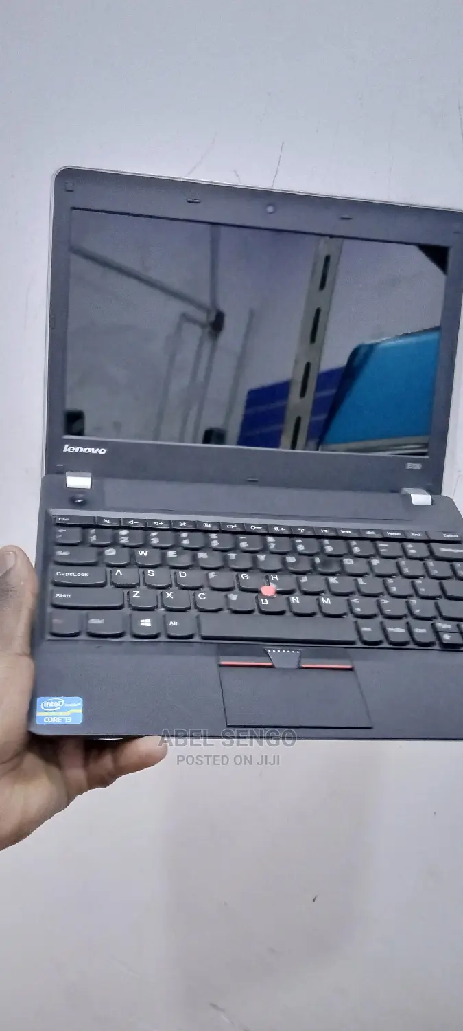Laptop Lenovo ThinkPad X131e 4GB Intel Core I3 HDD 320GB