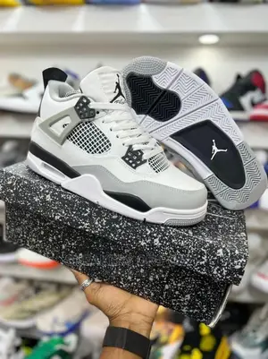 Jordan 4 Melitary Black