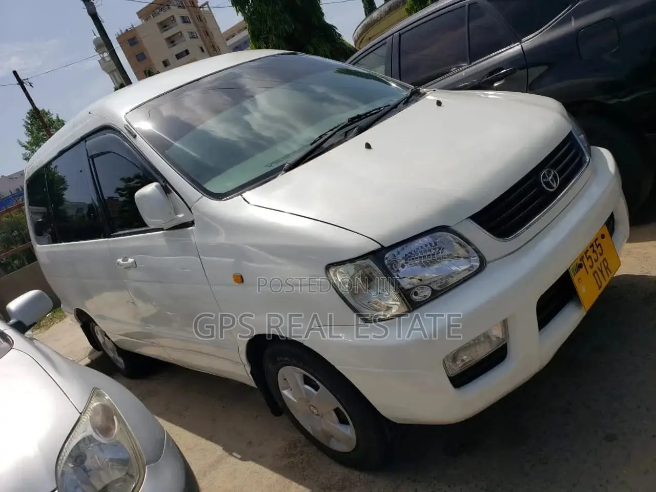 Toyota Noah 2004 White
