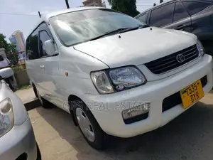Toyota Noah 2004 White