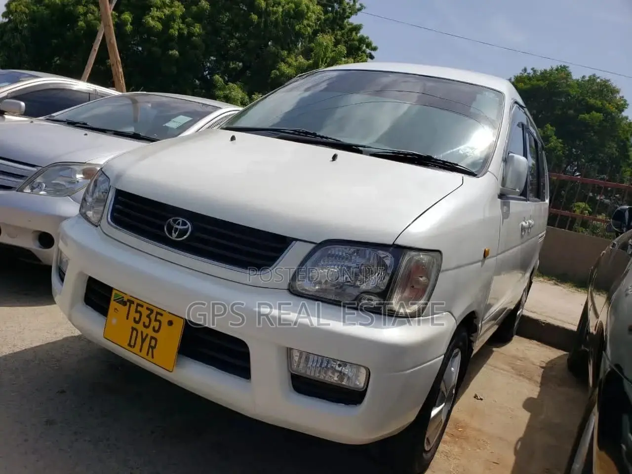 Toyota Noah 2004 White