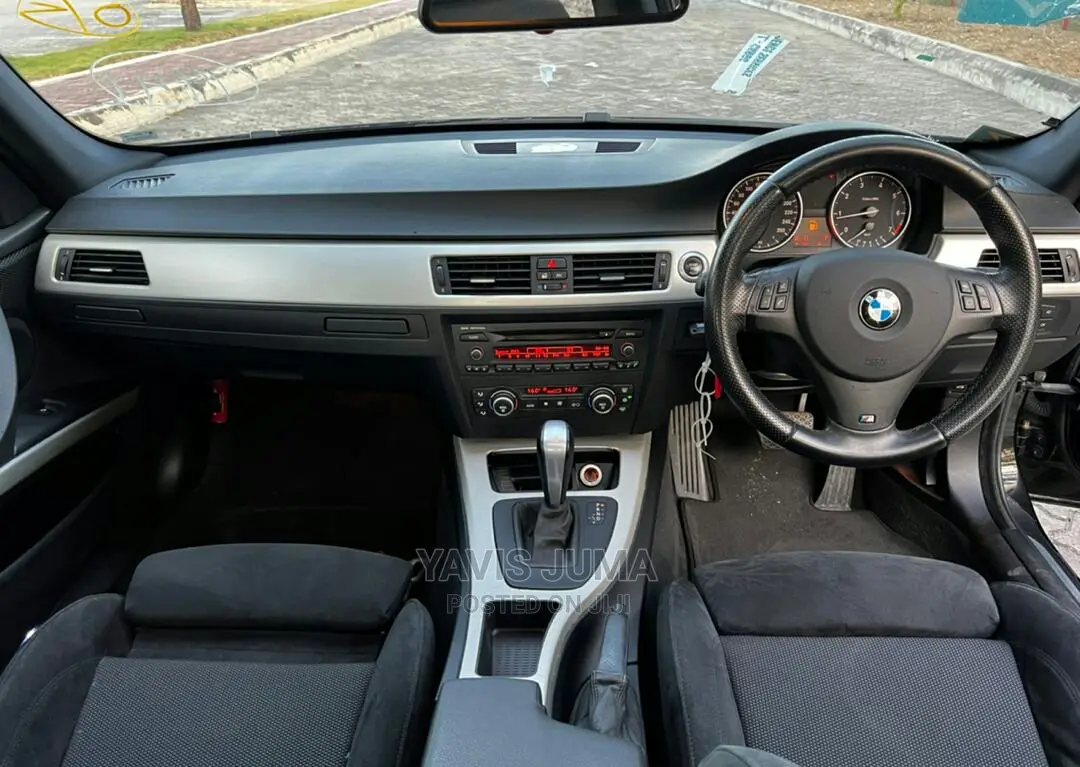 BMW 320i 2008 Black