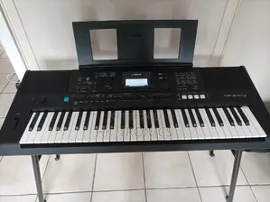 Yamaha PSR E473