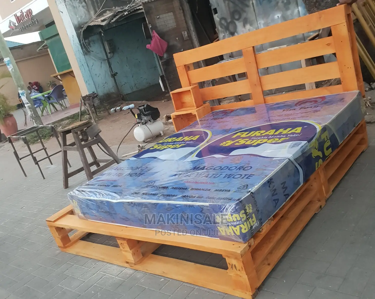 Kitanda Kizuri Sana Simple