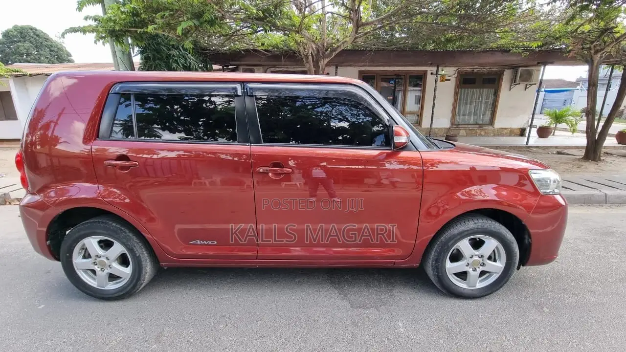 Toyota Corolla Rumion 2010 Red