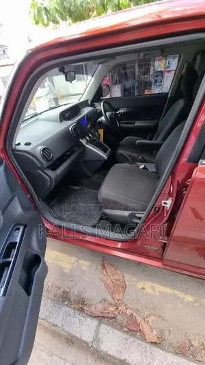 Toyota Corolla Rumion 2010 Red