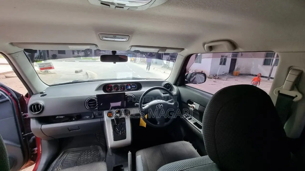 Toyota Corolla Rumion 2010 Red