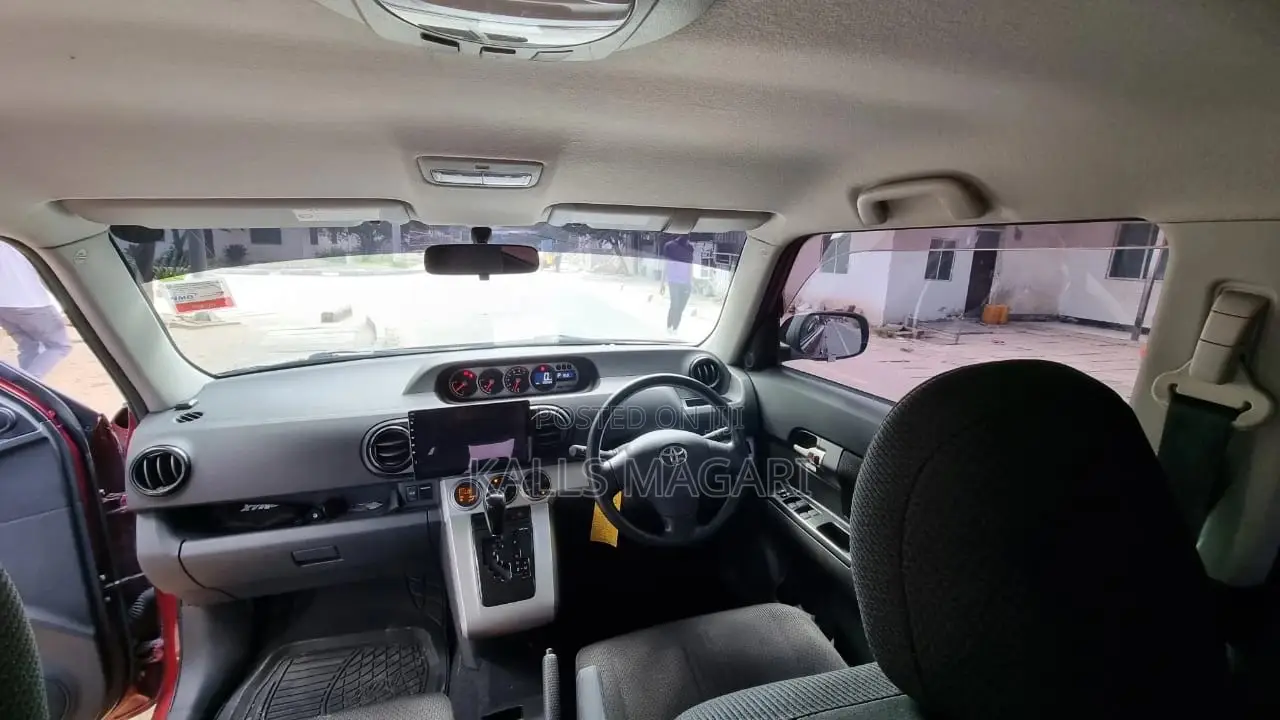 Toyota Corolla Rumion 2010 Red