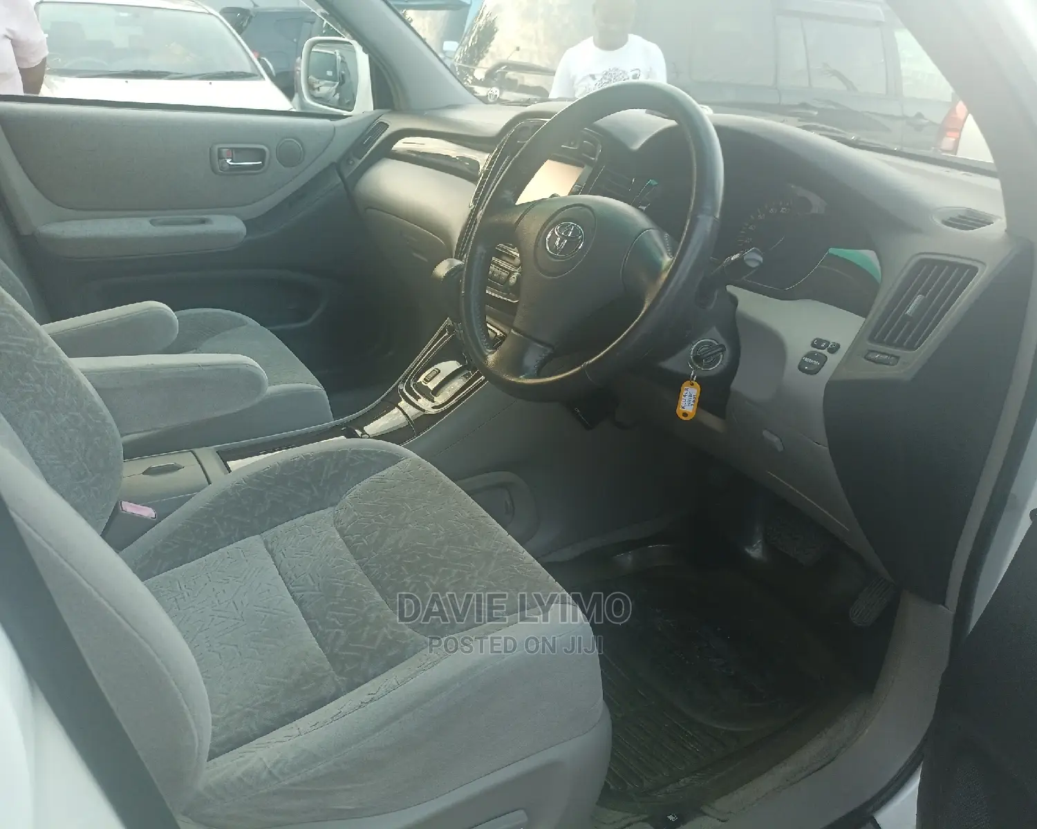 Toyota Kluger 2001 White