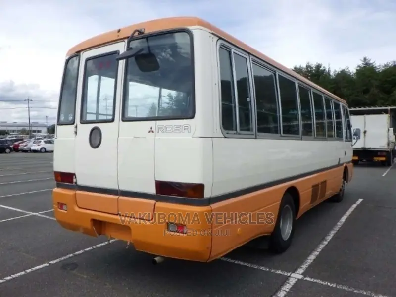 Mitsubishi Fuso Rosa 1993 White