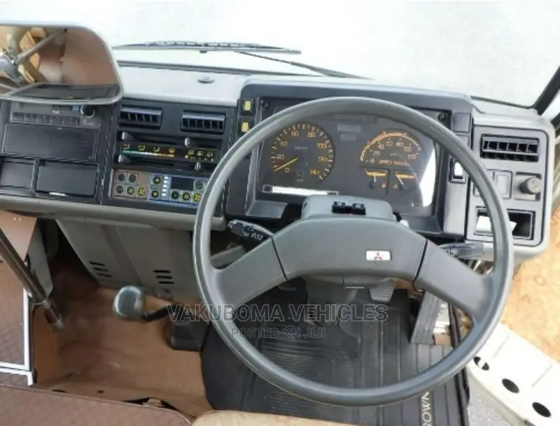 Mitsubishi Fuso Rosa 1993 White