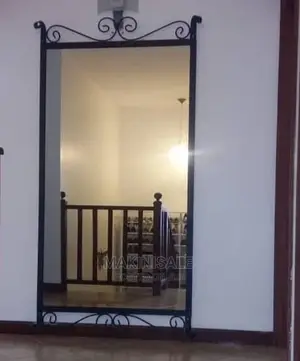 Kioo Kizuri Sana Simple