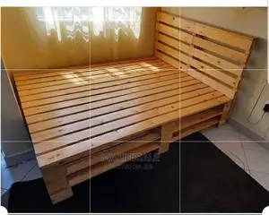 Kitanda Kizuri Sana Cha Pallett