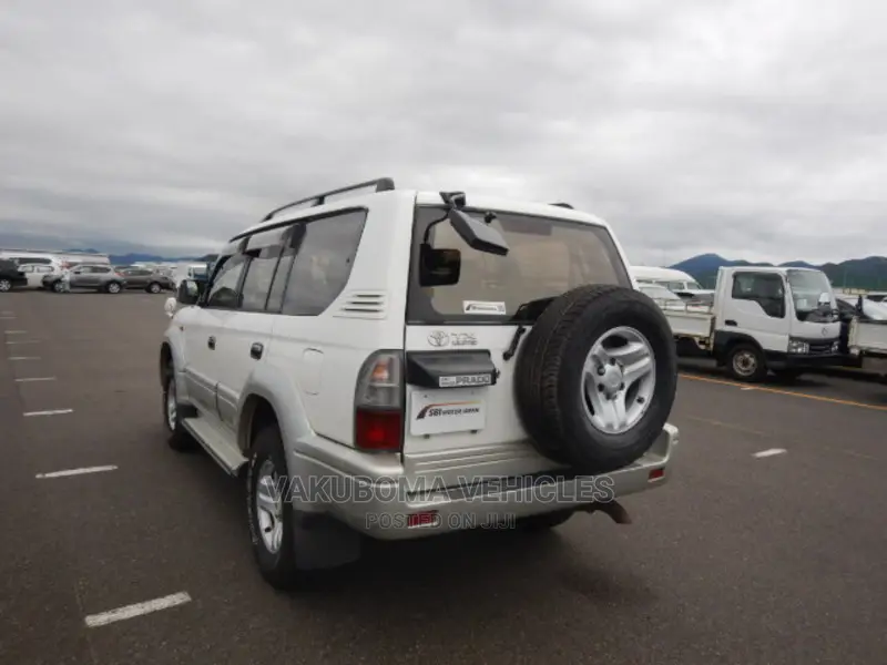 Toyota Land Cruiser Prado 2000 White