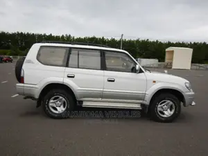 Toyota Land Cruiser Prado 2000 White
