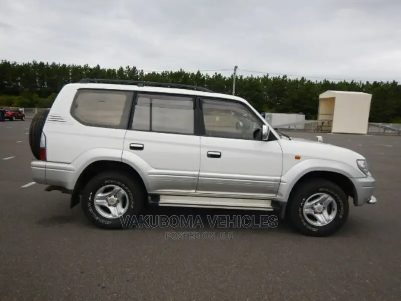 Toyota Land Cruiser Prado 2000 White