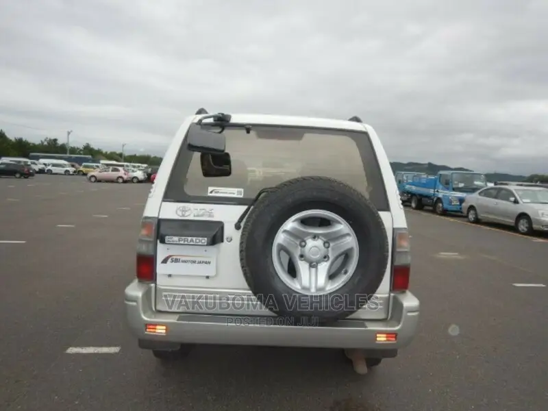 Toyota Land Cruiser Prado 2000 White