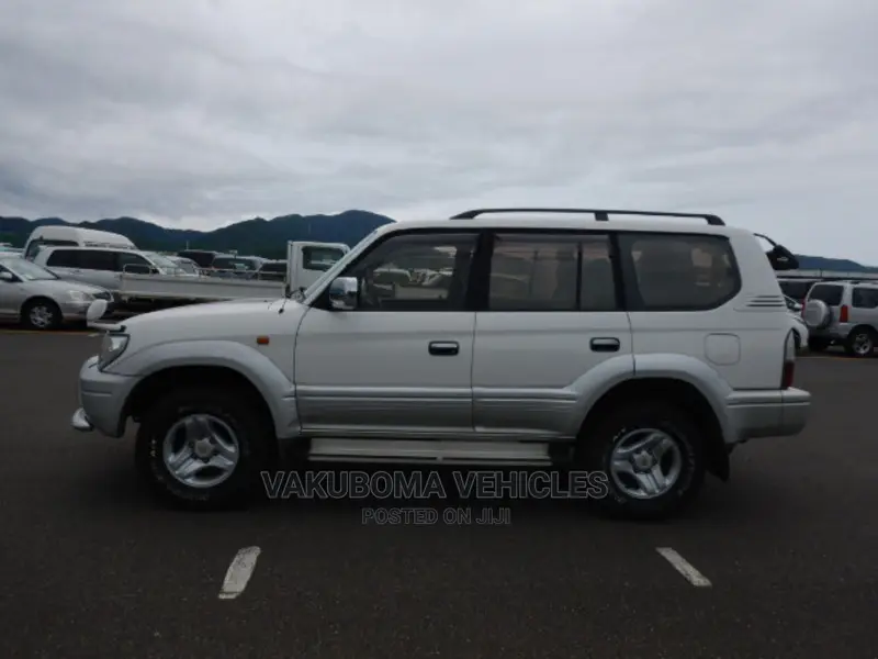 Toyota Land Cruiser Prado 2000 White