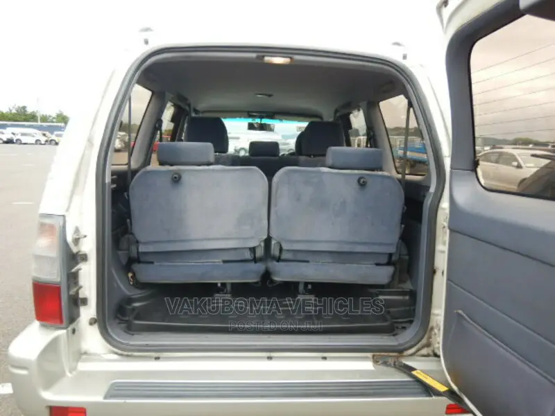 Toyota Land Cruiser Prado 2000 White