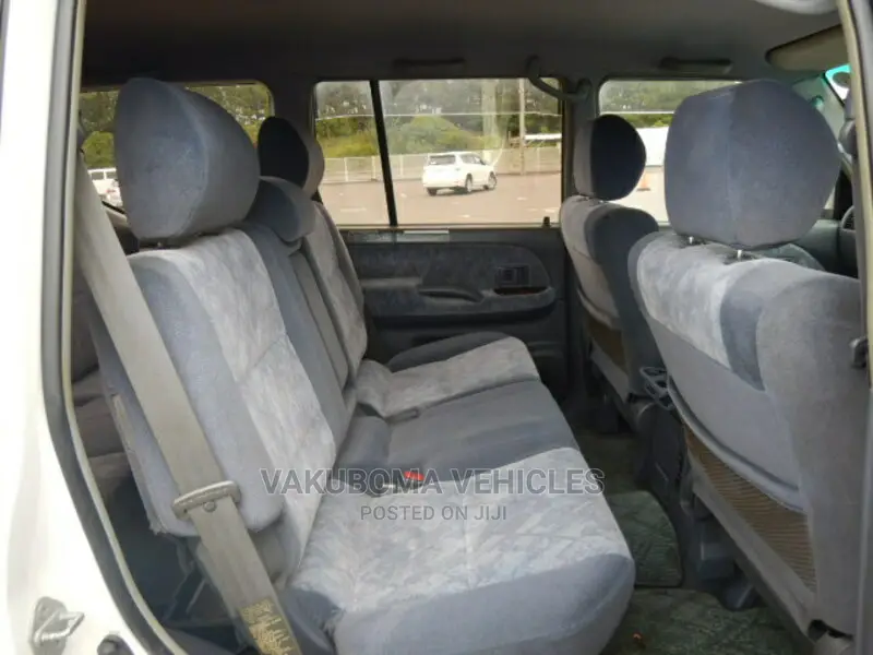 Toyota Land Cruiser Prado 2000 White