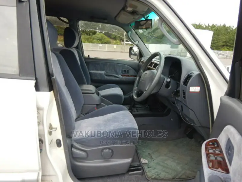 Toyota Land Cruiser Prado 2000 White