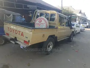 Toyota Land Cruiser 2015 Gold