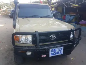 Toyota Land Cruiser 2015 Gold