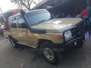 Toyota Land Cruiser 2015 Gold