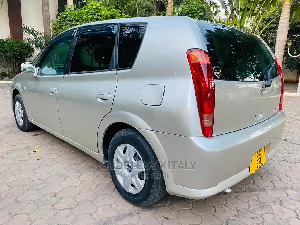 Toyota Opa 2005 Silver