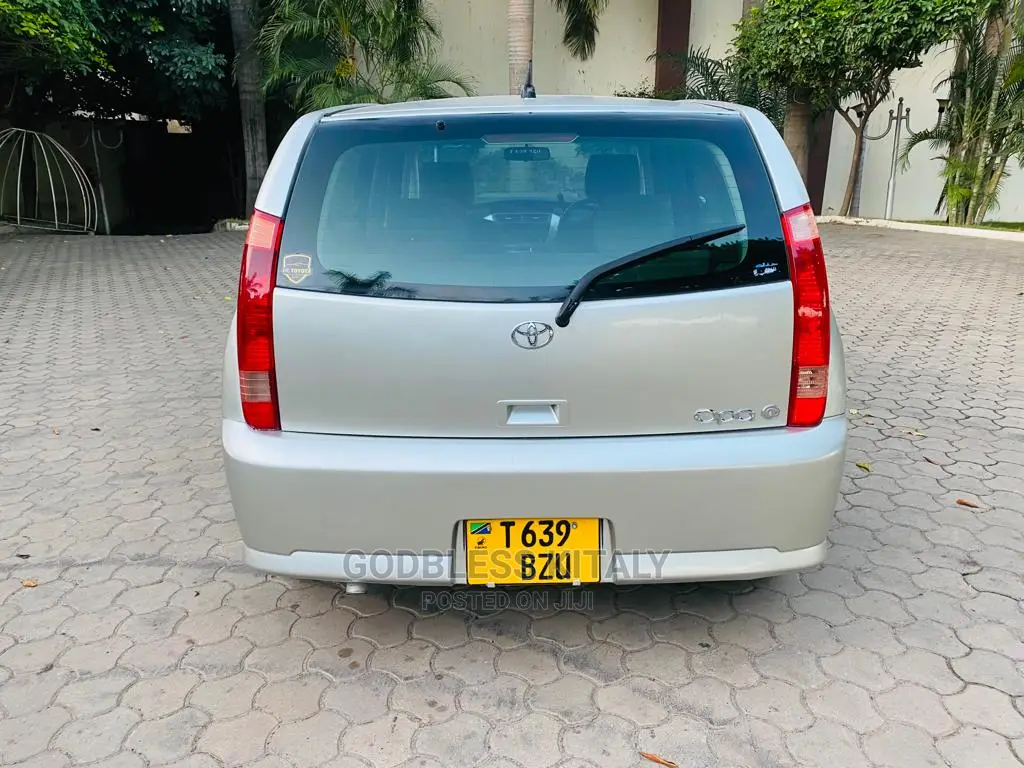 Toyota Opa 2005 Silver