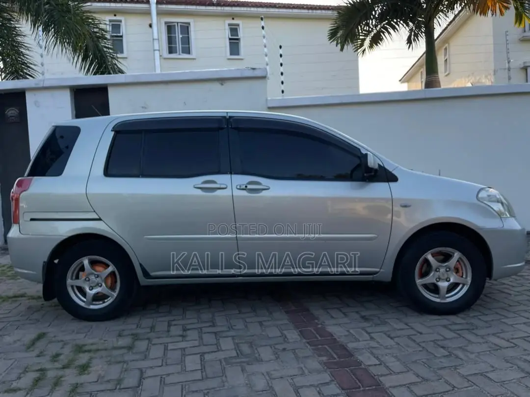 Toyota Raum 2007 Silver