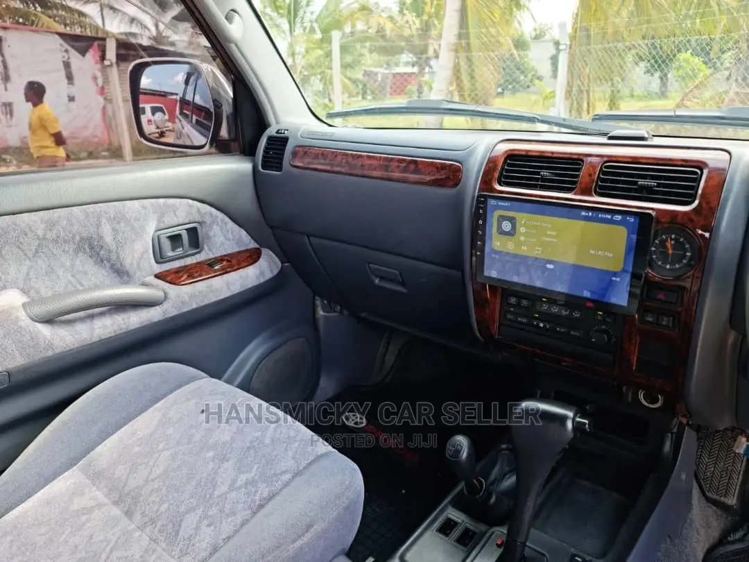 Toyota Land Cruiser Prado 2005 White