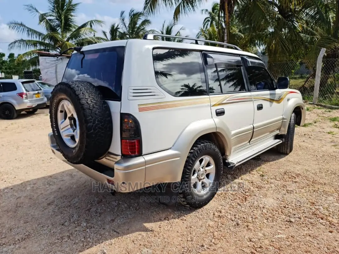 Toyota Land Cruiser Prado 2005 White