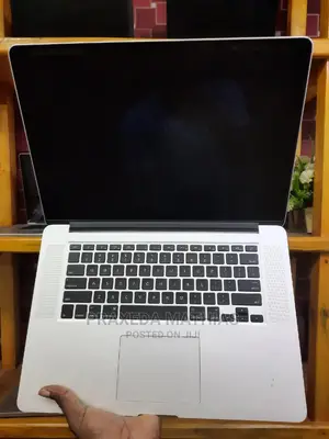 Laptop Apple MacBook Pro 2015 16GB Intel Core I7 SSD 512GB