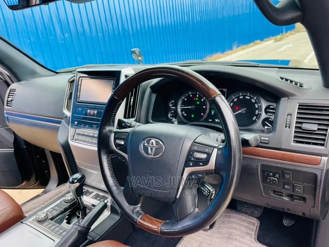 Toyota Land Cruiser 2016 Black