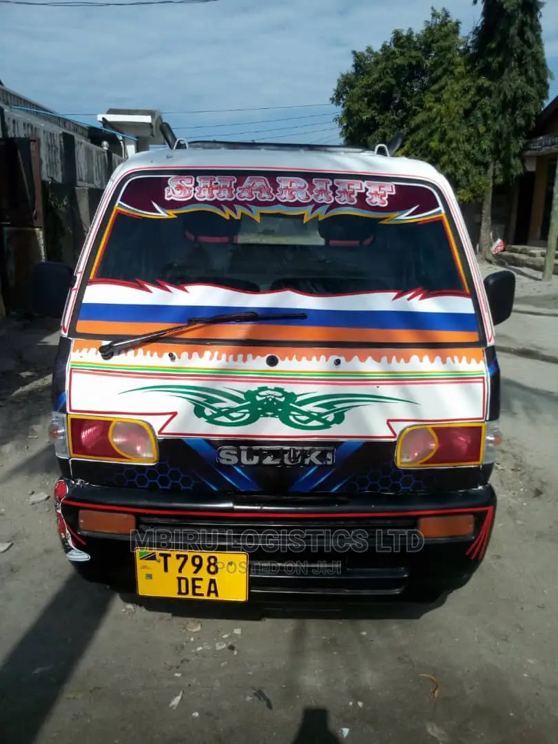 White Suzuki Cargo Carry 2002